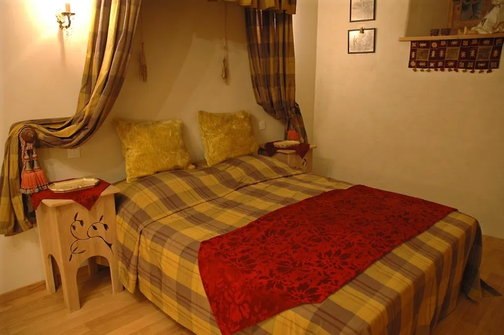 Manoir De La Branche Bed and Breakfast Maen Roch Bed & Breakfast