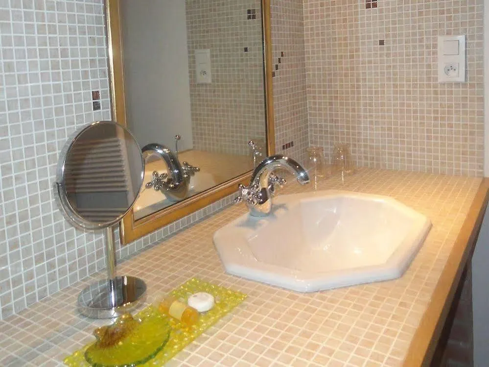 Manoir De La Branche Bed and Breakfast Maen Roch Bed & Breakfast
