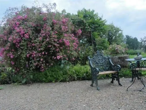 Manoir De La Branche Bed and Breakfast Maen Roch